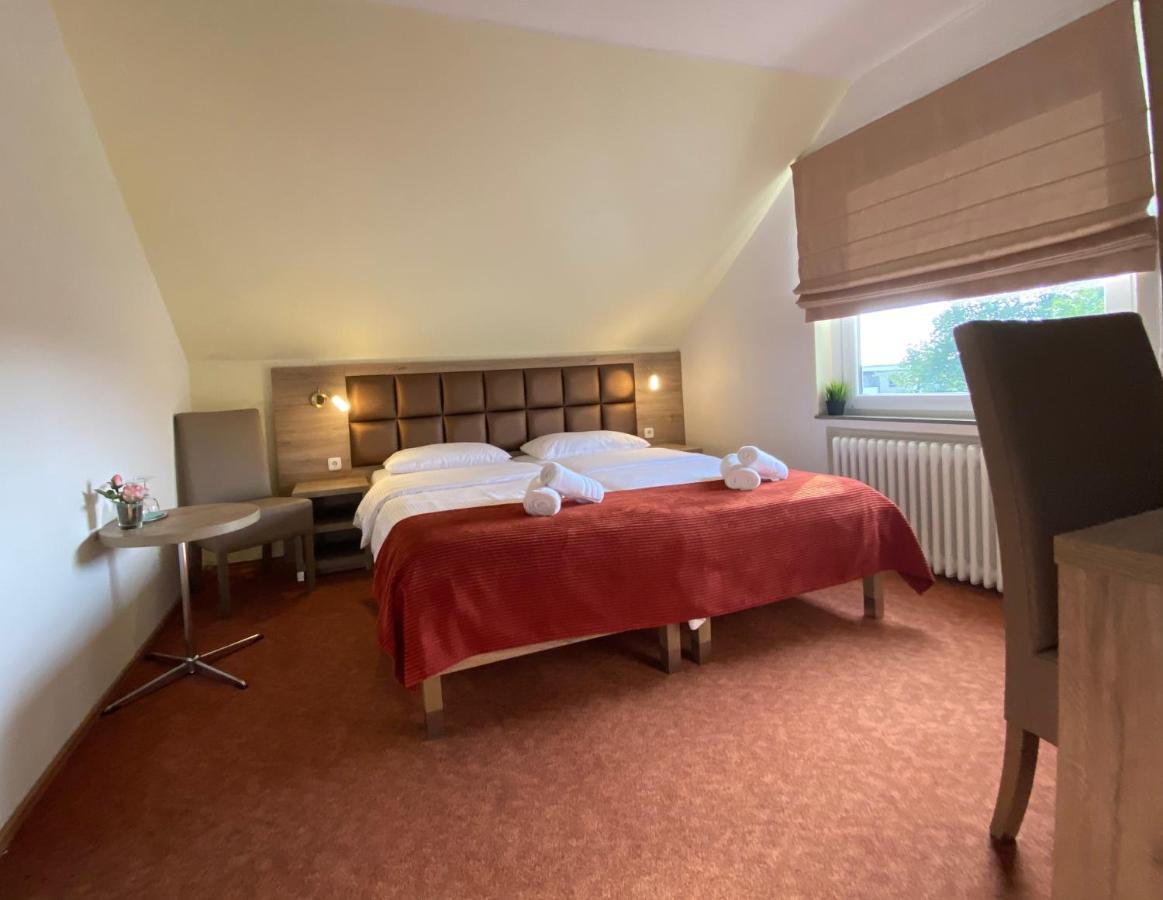Strand Hotel Nordsee, Hotel Deichlaeufer 托斯恩斯 外观 照片