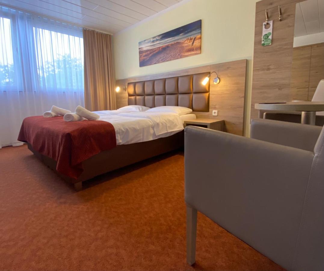 Strand Hotel Nordsee, Hotel Deichlaeufer 托斯恩斯 外观 照片