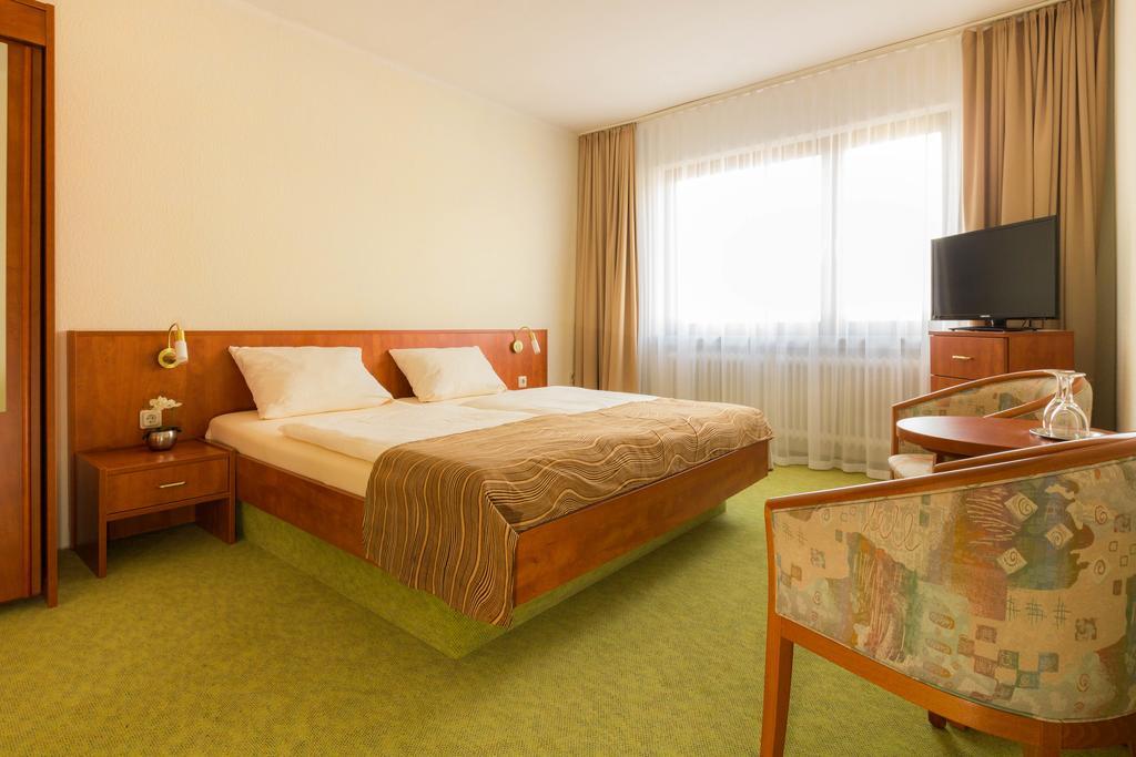 Strand Hotel Nordsee, Hotel Deichlaeufer 托斯恩斯 外观 照片