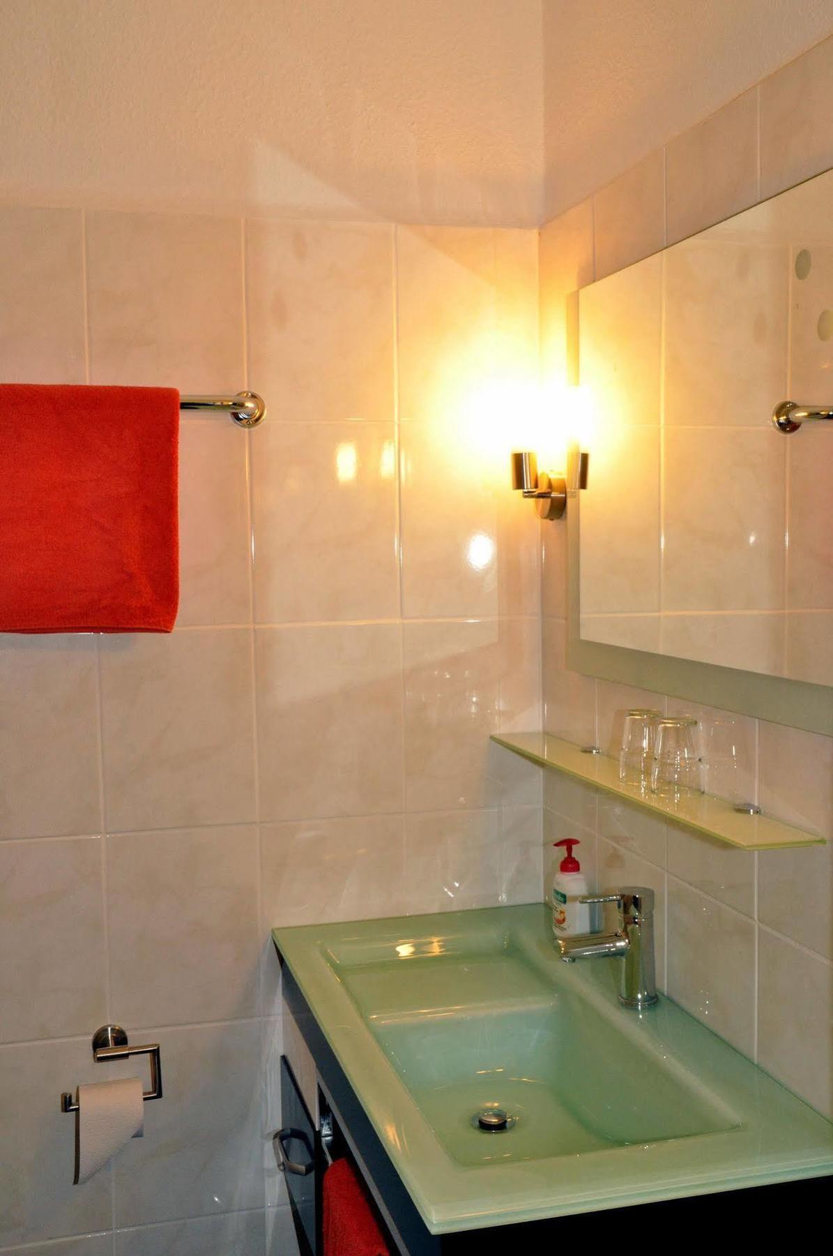 Strand Hotel Nordsee, Hotel Deichlaeufer 托斯恩斯 外观 照片